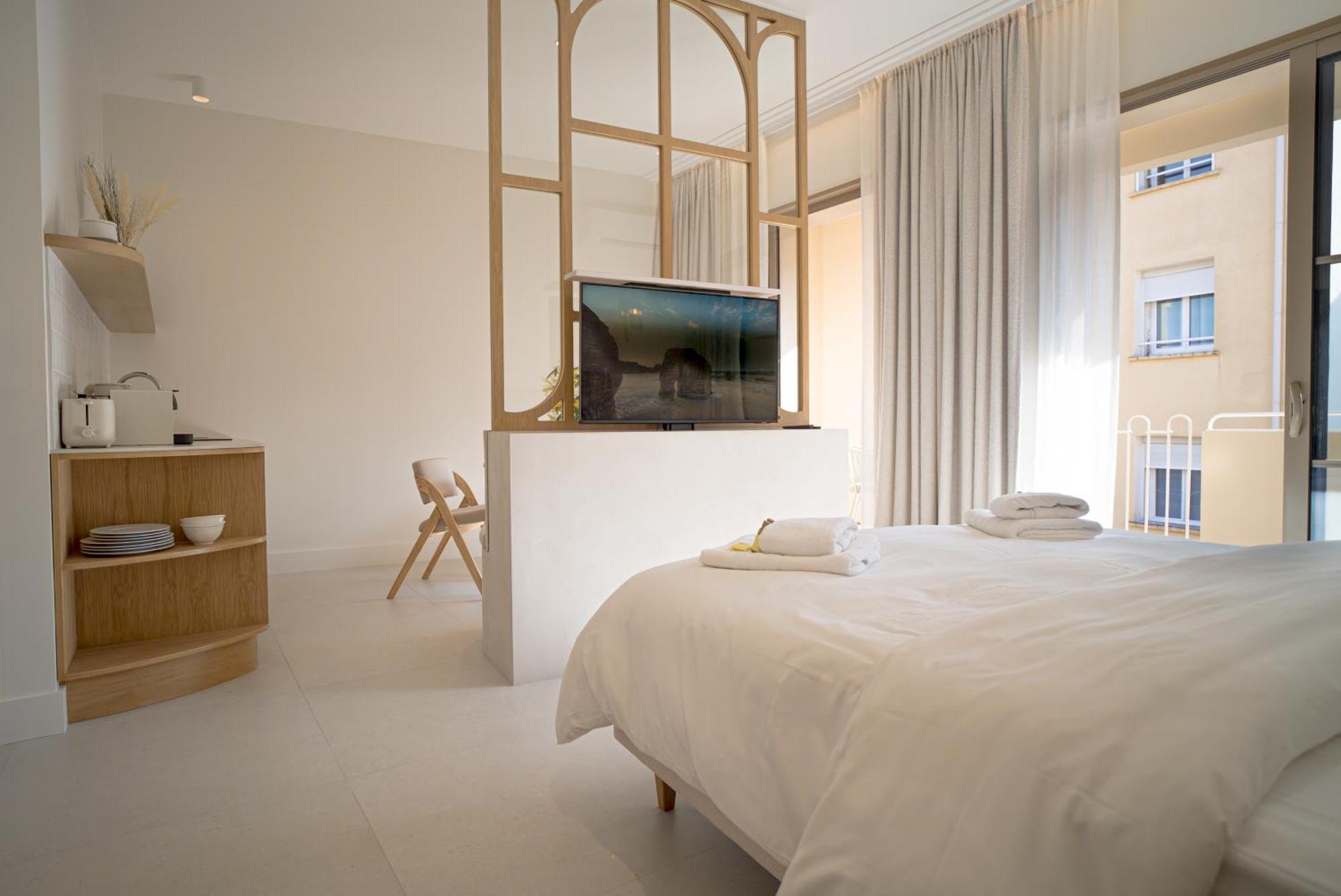 Studios Raffines Avec Terrasses - Plages, Ville Et Gare A Pied - Maison Raphael Saint-Raphaël Exteriér fotografie